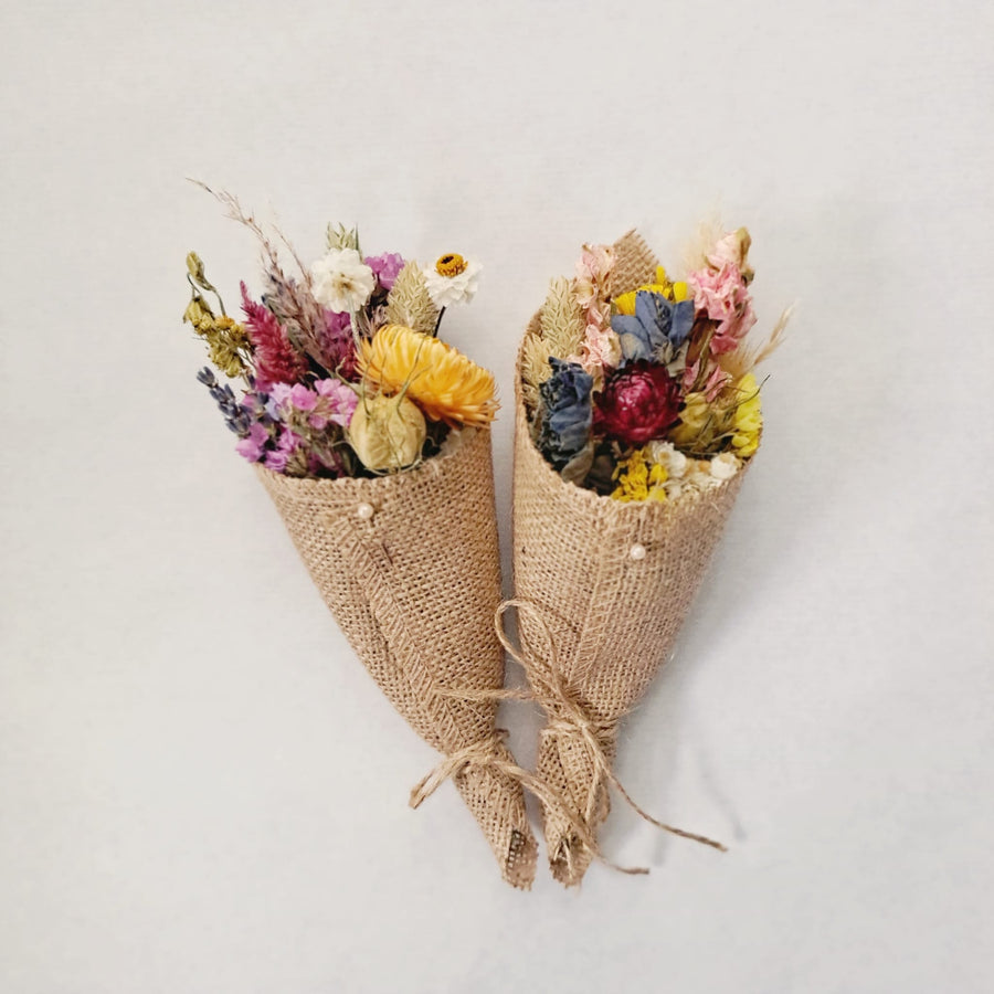 Hand-tied mini bouquet